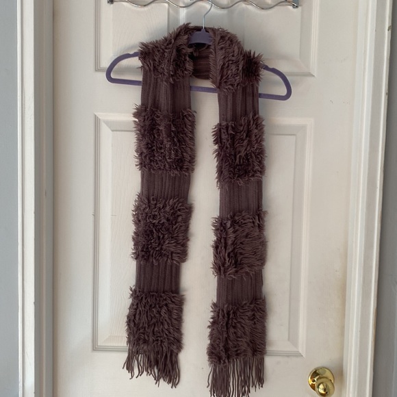 2 new infinity scarves & 2 new scarves -smoke free home - Picture 4 of 5